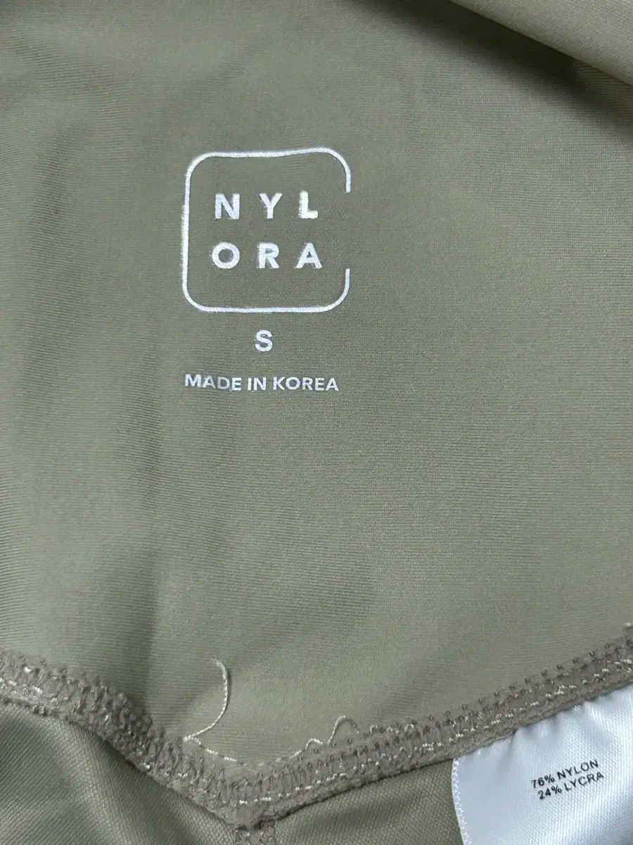 Nylora カーキ レギンス 未着用 S SIZE