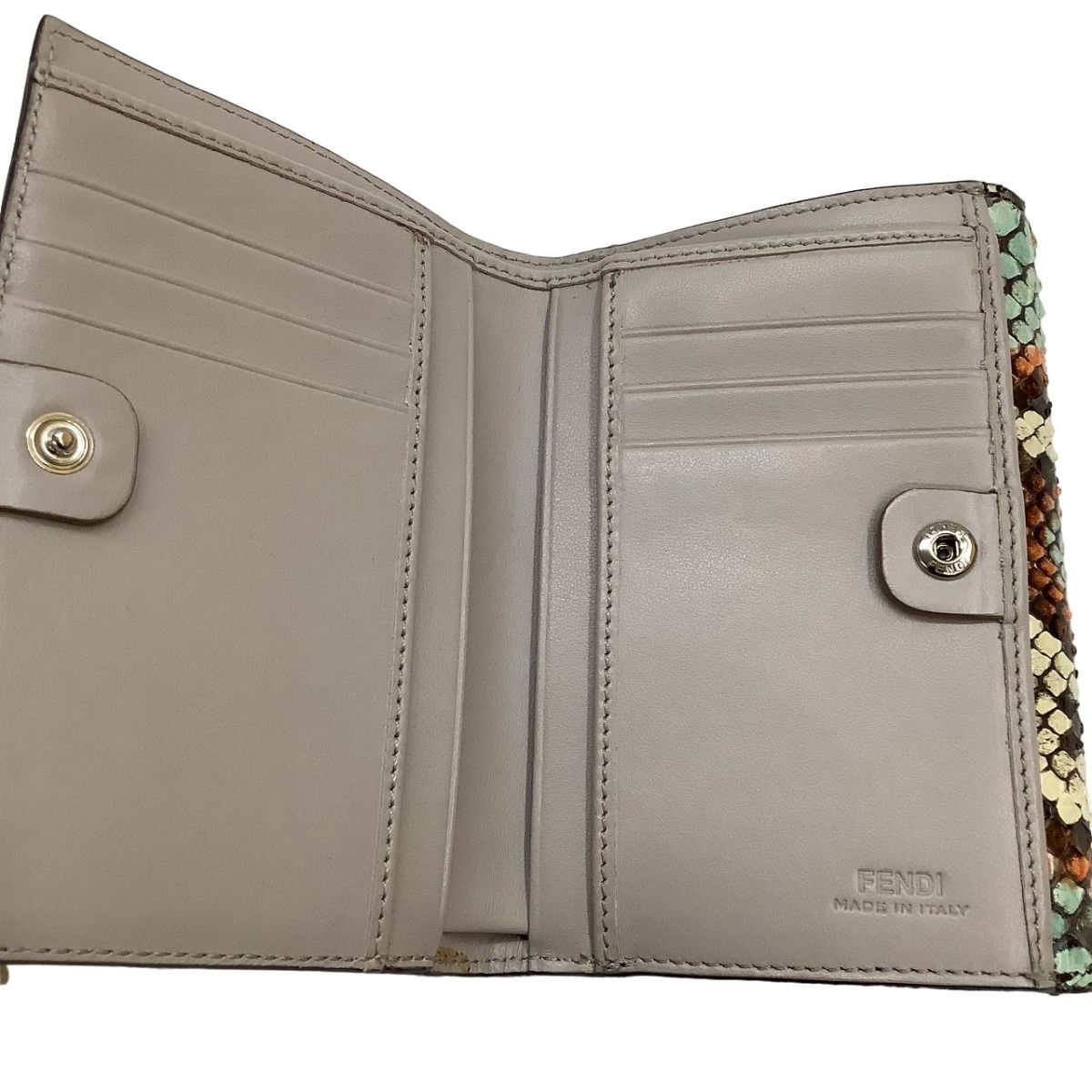 フェンディ　FENDI 二つ折り財布　未使用品　バイカラー FENDI フェンディ シャドー 二つ折り財布 バイカラー 7M0169