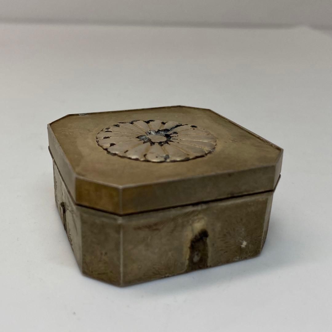 純銀 菊紋入 松彫金ボンボニエール 63g 東さ6-0207