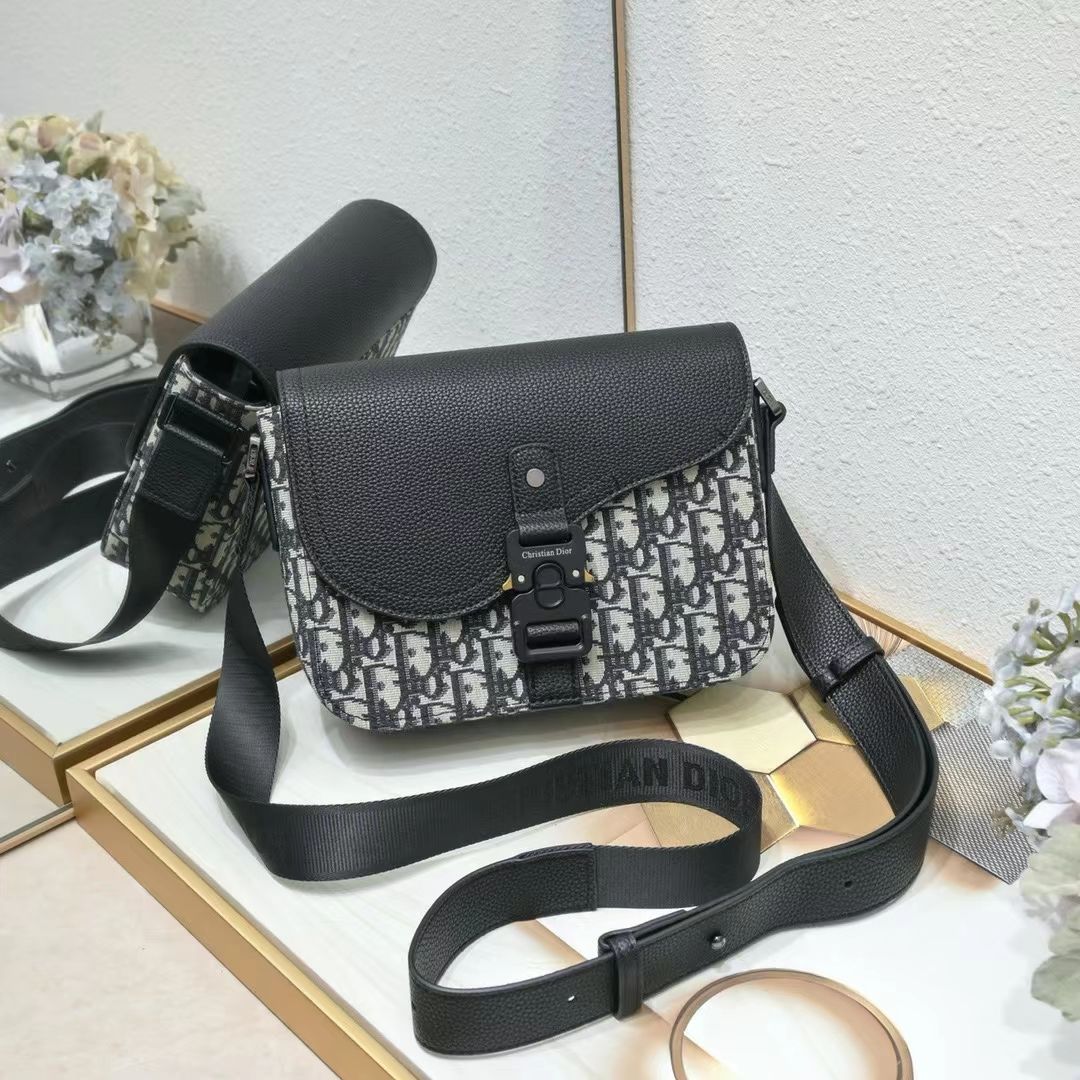セールスDIOR Saddle ショルダーバッグ - メルカリ