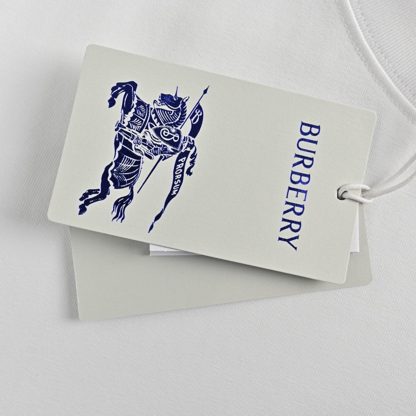 今日特価】Burberry 25ss 肩と裾にウォーホースプリントの T