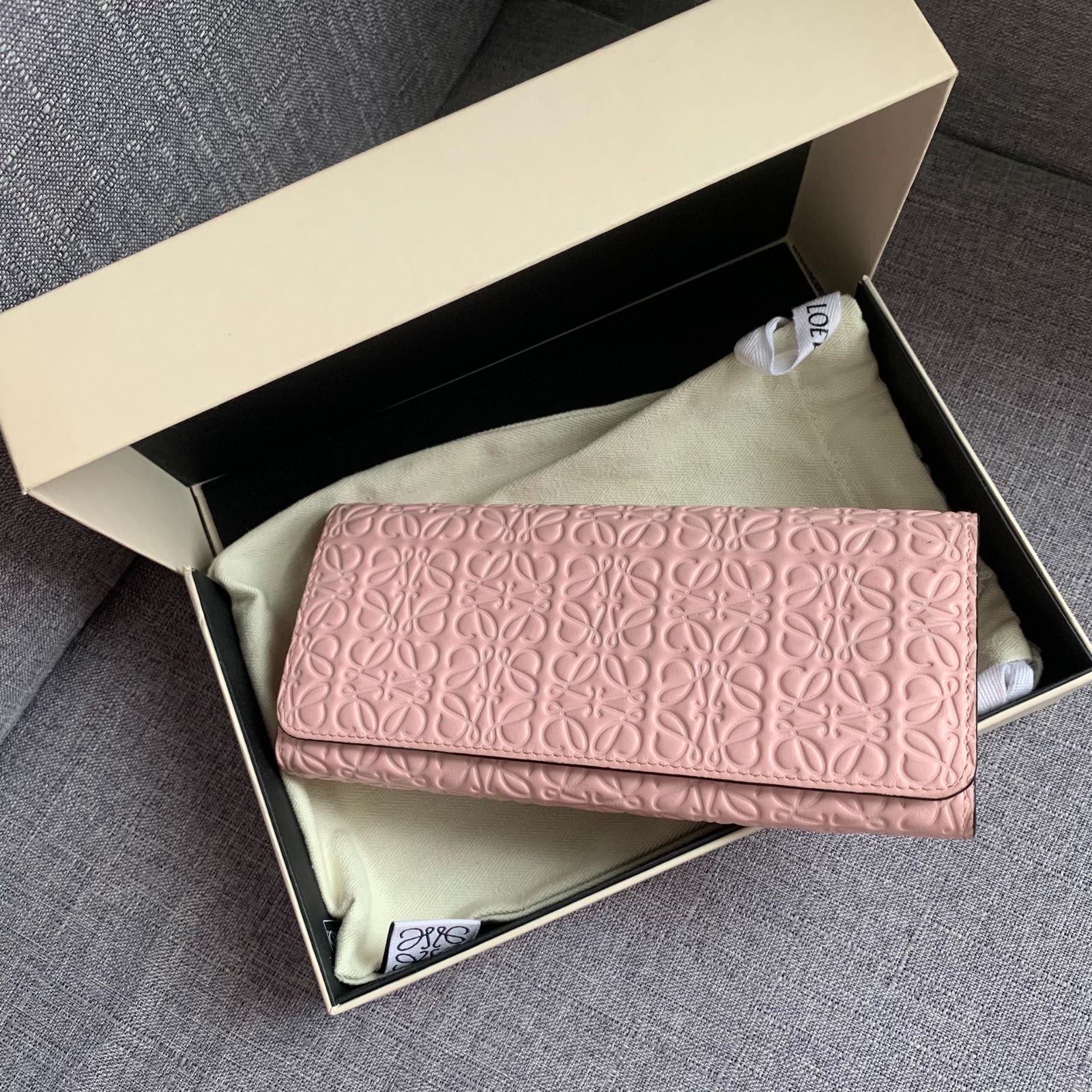 ロエベ クラシックバタフライパターン ロングウォレット ダストバッグ付きボックス入り ♥ ギフト可