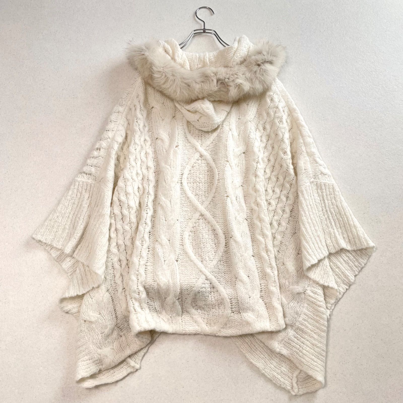 GRACE CONTINENTAL グレースコンチネンタル ケーブルニット フード付きポンチョ フォックスファー ジップ ドルマン ニット パーカー ポンチョ カーディガン アウター 森ガール y2k