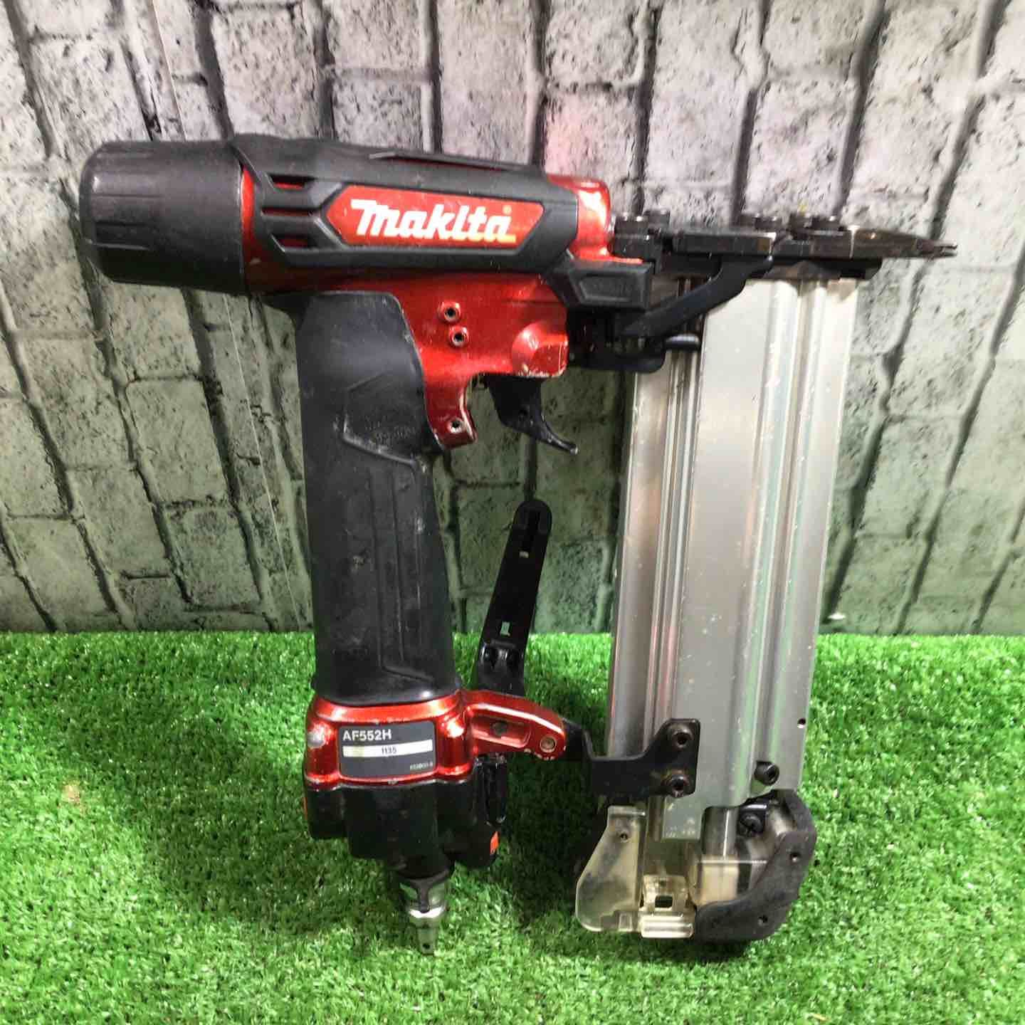 【新品・未使用】マキタ/makita 高圧仕上釘打機(フィニッシュネイラ) AF552H 格安1000スタート♪ 【即納・代引・領収書OK】 makita⁄マキタ AF552H 高圧仕上釘打 makita 高圧仕上釘打 AF552H