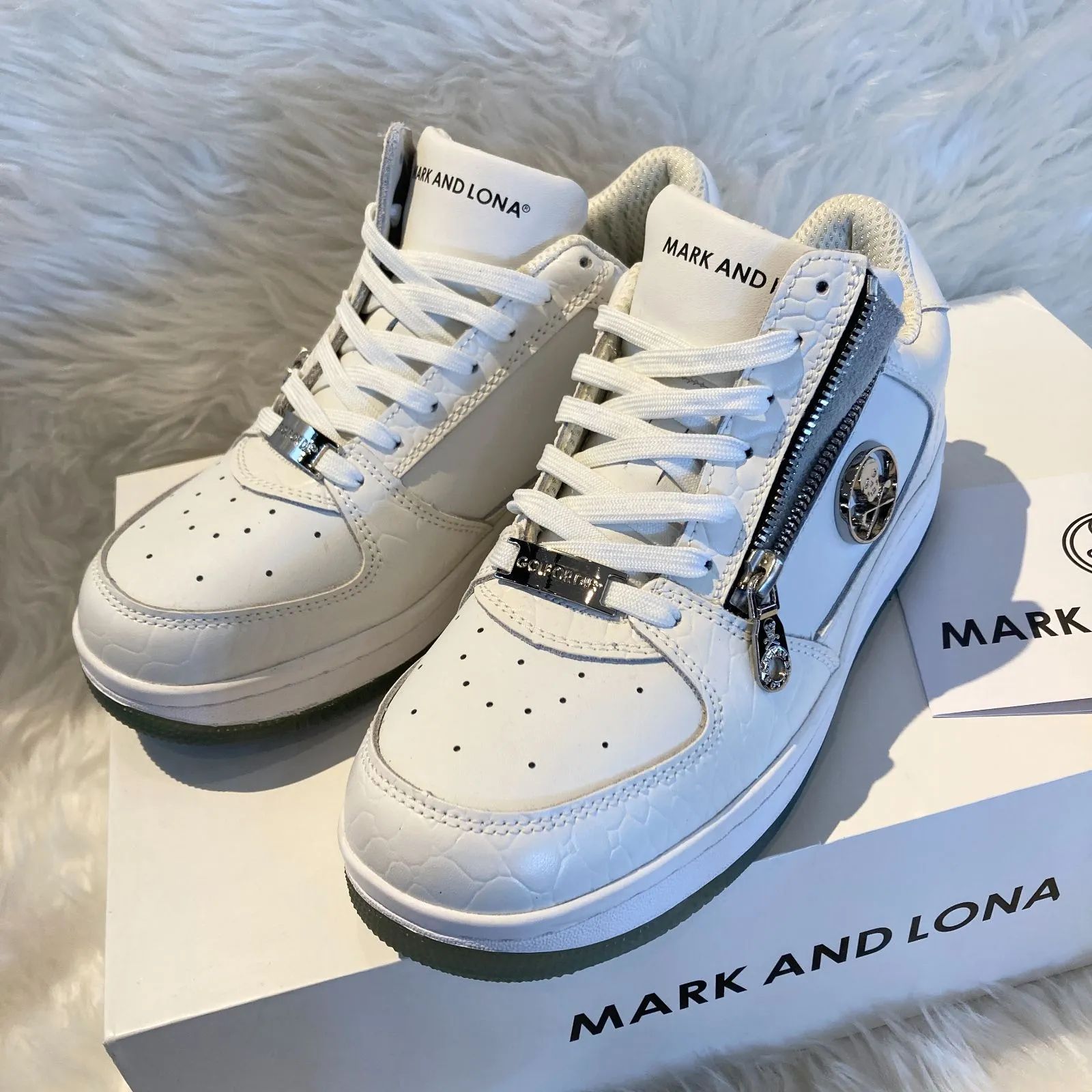 未使用級✨ マークアンドロナ ゲージグリーンウォーカージップローカットスニーカー 未使用級✨ マークアンドロナ ゲージグリーンウォーカージップ