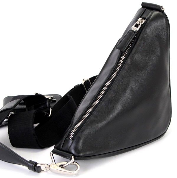 極美品 PRADA プラダ パース ブラック 三角 レザー トライアングル PRADA - 極美品 プラダ 三角ロゴ トライアングル レザー トート