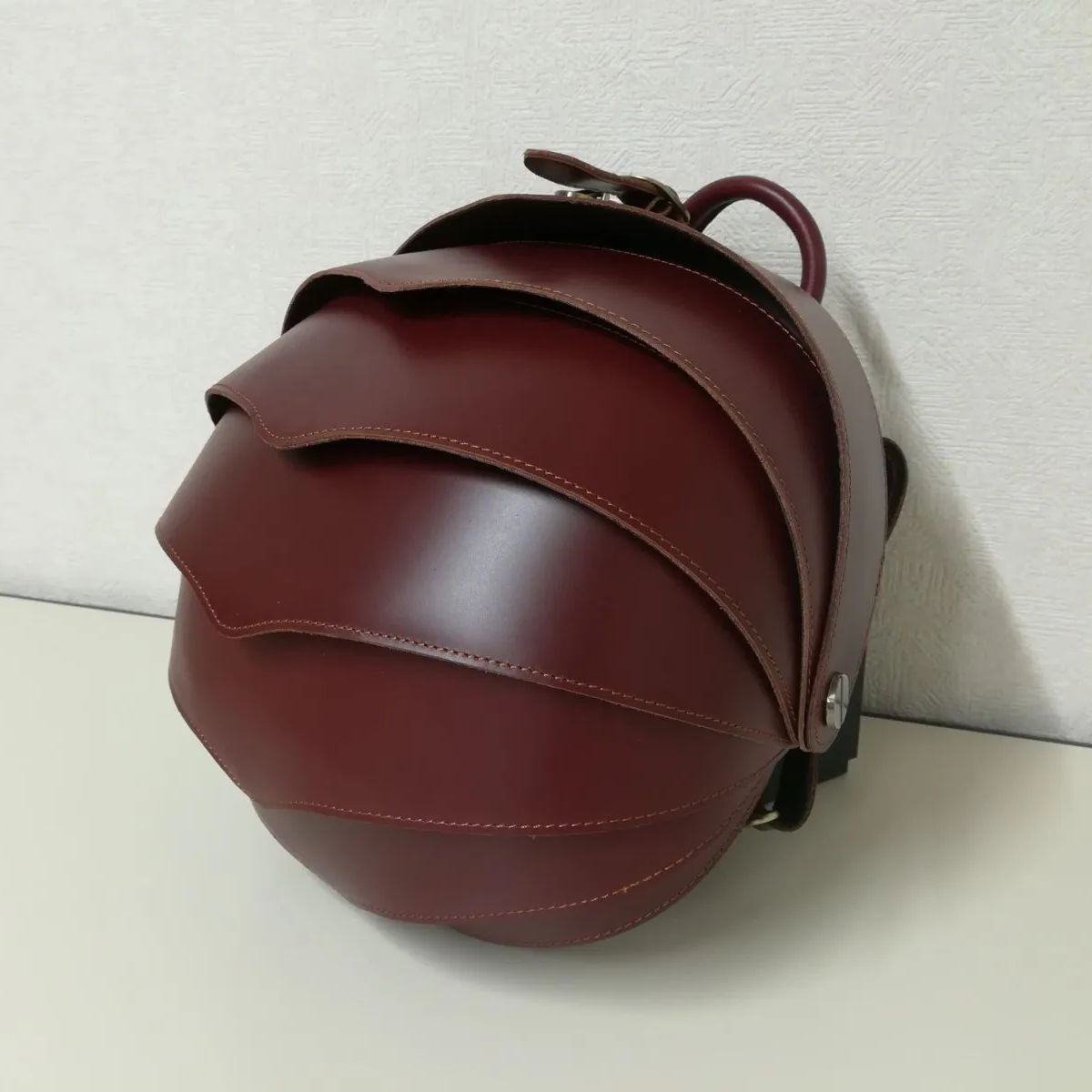 アルマジロリュックサック 赤茶 本革 バックパック ビートル形状 本革リュック アルマジロリュックサック 赤茶 本革 バックパック ビートル形状
