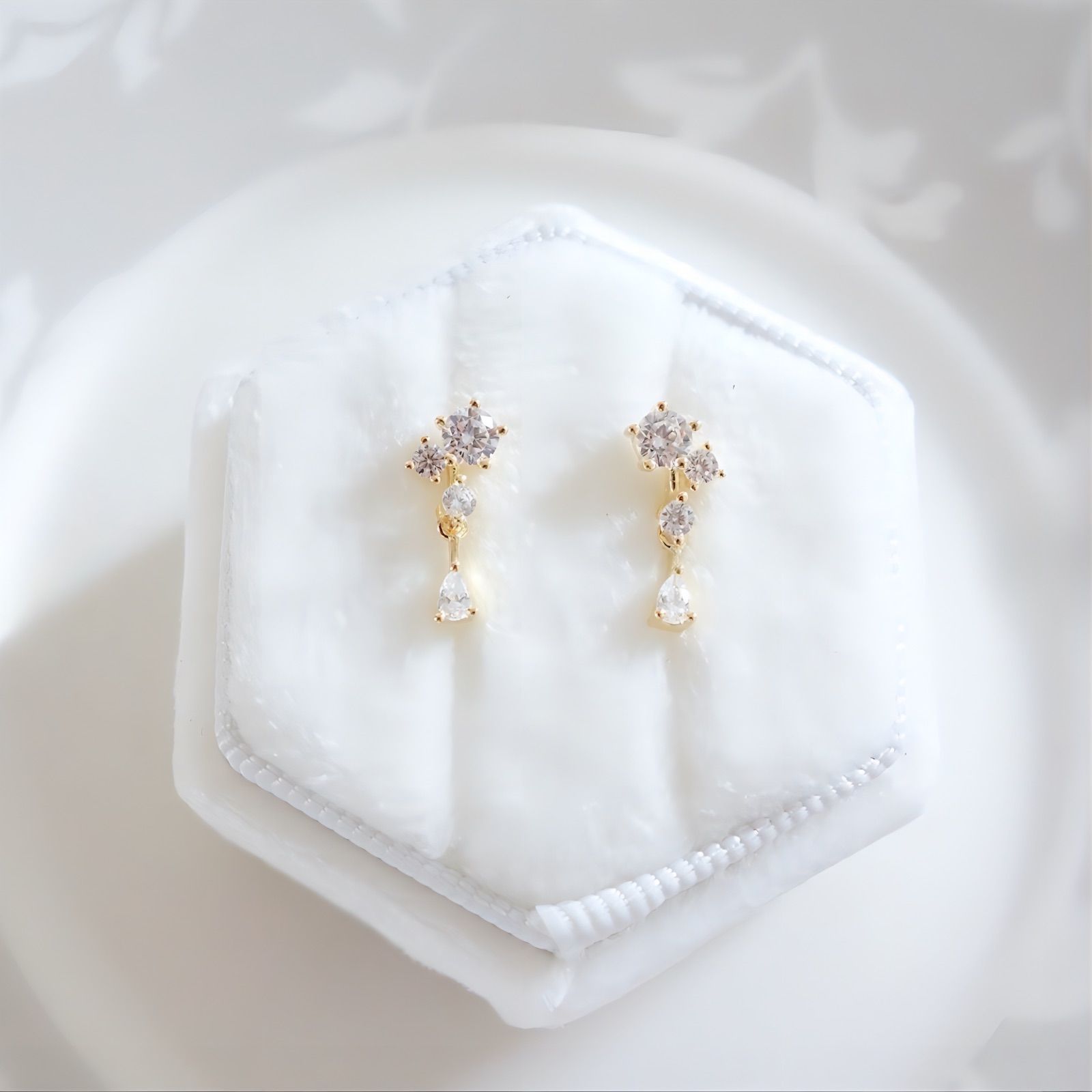 【新品】 ピアス Czダイヤ 最高品質 人気 日本未発売 おすすめ 上品 ダイヤ 18K 高品質 上品 繊細 揺れる 宝石 CZダイヤ シルバー925 ピアス