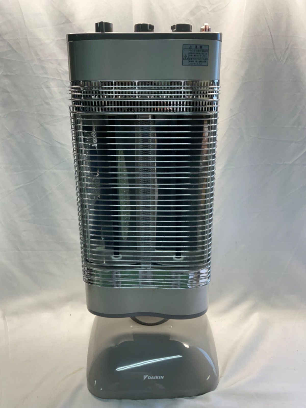【中古品】ダイキン セラムヒート 遠赤外線暖房機 CER11NS 床置き型 中古品】ダイキン セラムヒート 遠赤外線暖房機 CER11NS 床置き