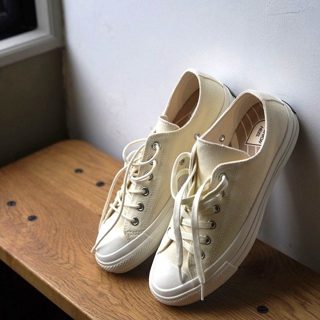 CHUCK TAYLOR