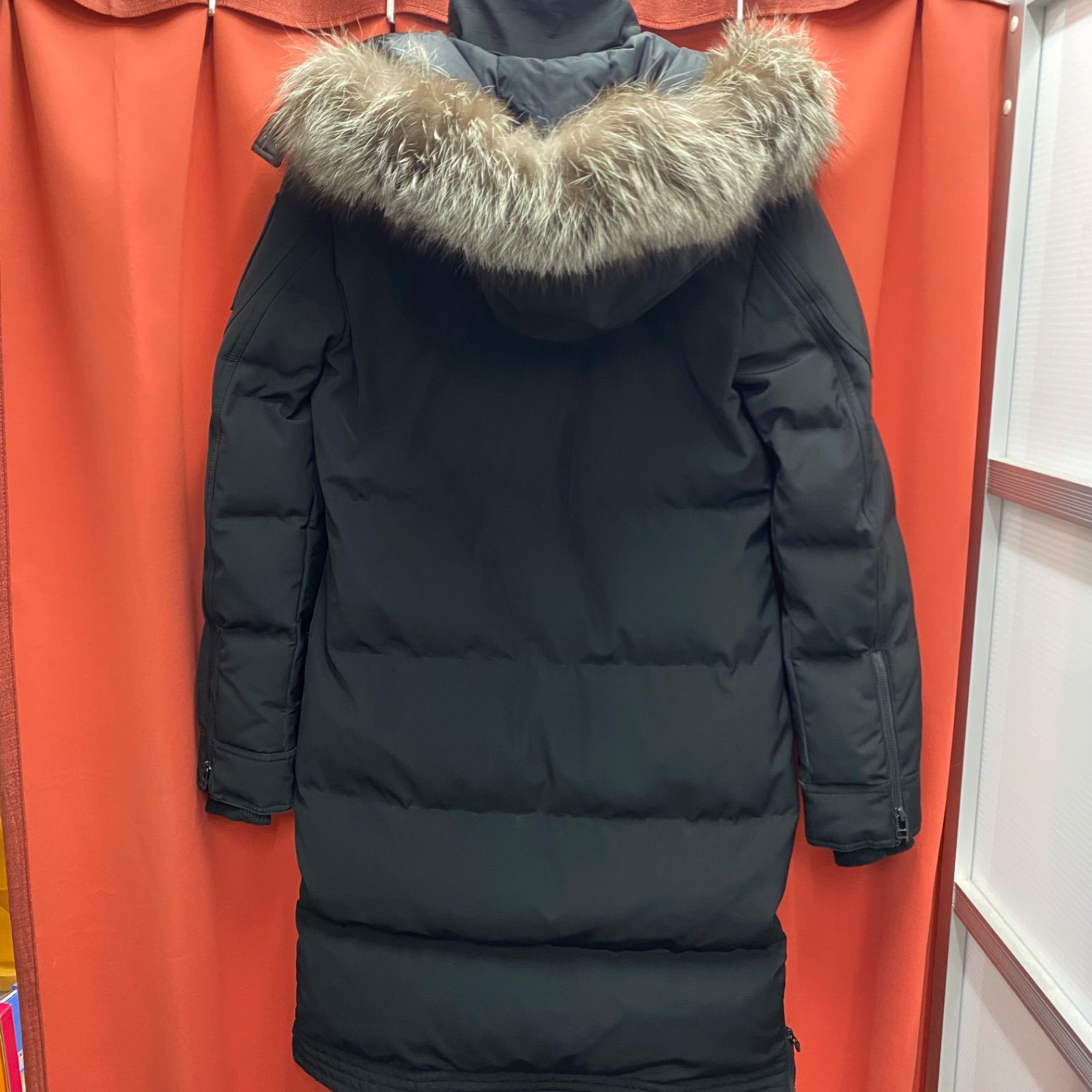 ja　美品　MOOSE KNUCKLES ブラックダウンジャケット MOOSE KNUCKLES ファー付きブラックダウンジャケット