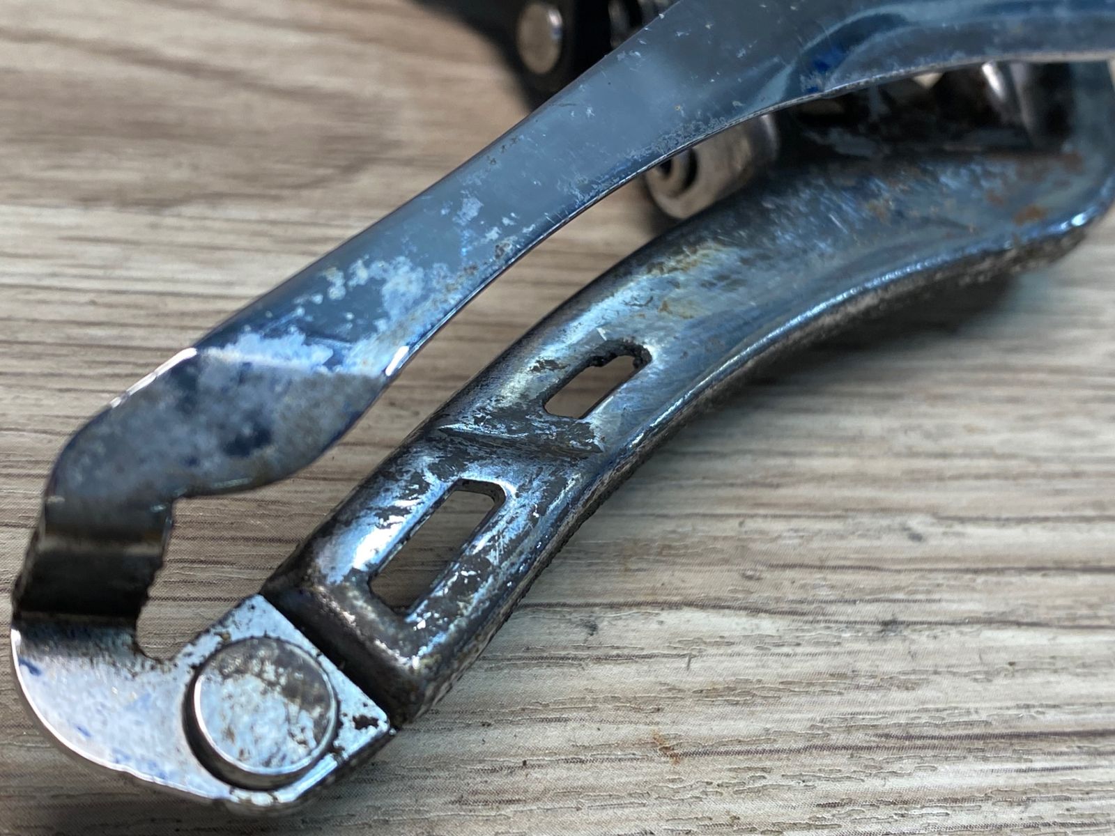 アルテグラFD6870　Di2 Shimano Ultegra Di2 FD-6870 Front Derailleur | Bikeinn