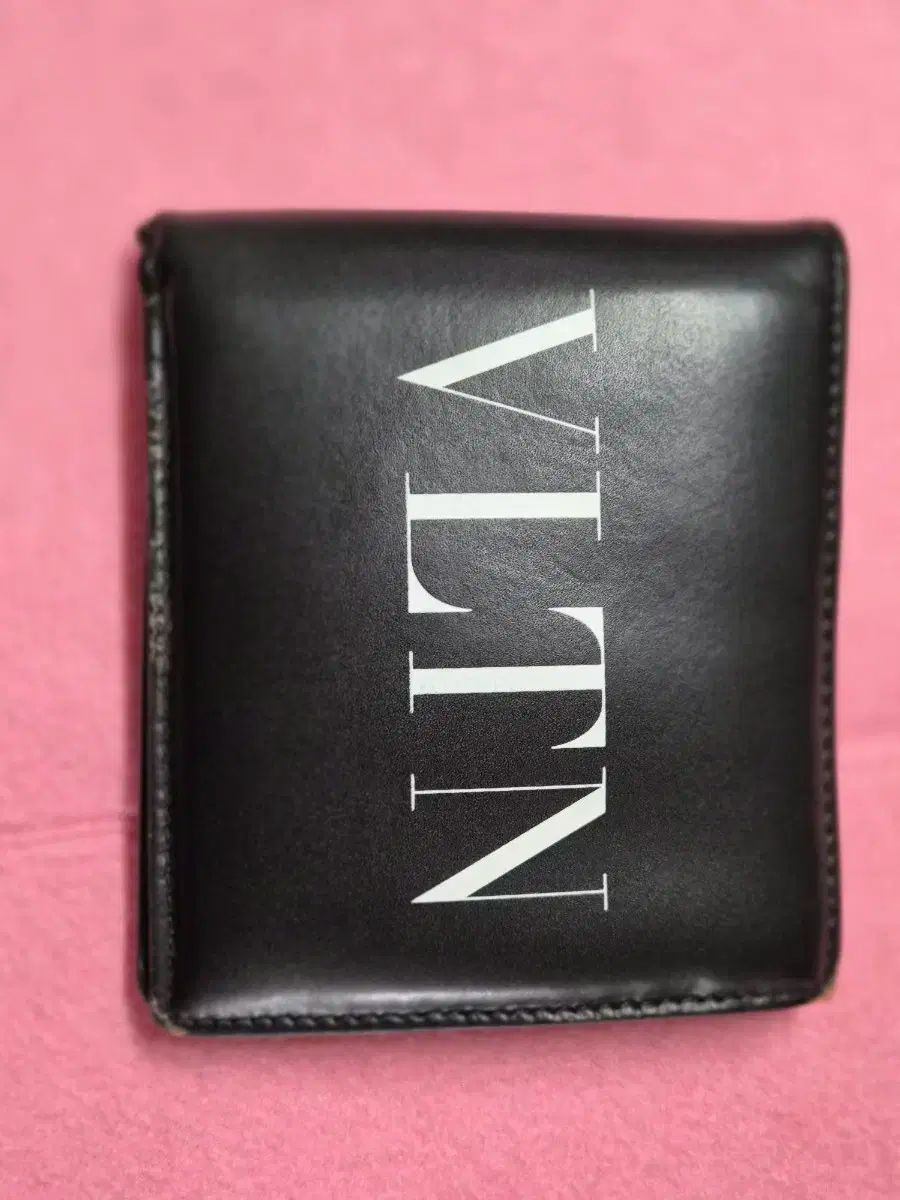 VALENTINO GARAVANI ネックウォレット 2つ折り財布 ブラック 中古・古着通販】VALENTINO (ヴァレンティノ) ネックホルダー