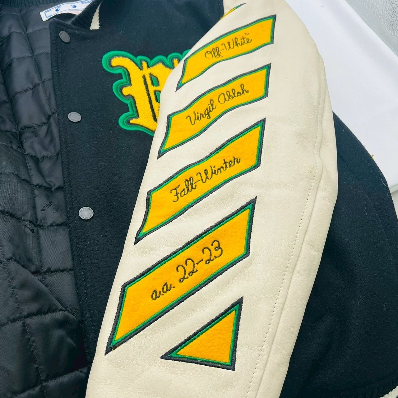 Off-White ヴァージルアブロー　ロゴスタジャンジャケット Off-White ヴァージルアブロー ロゴスタジャンジャケット