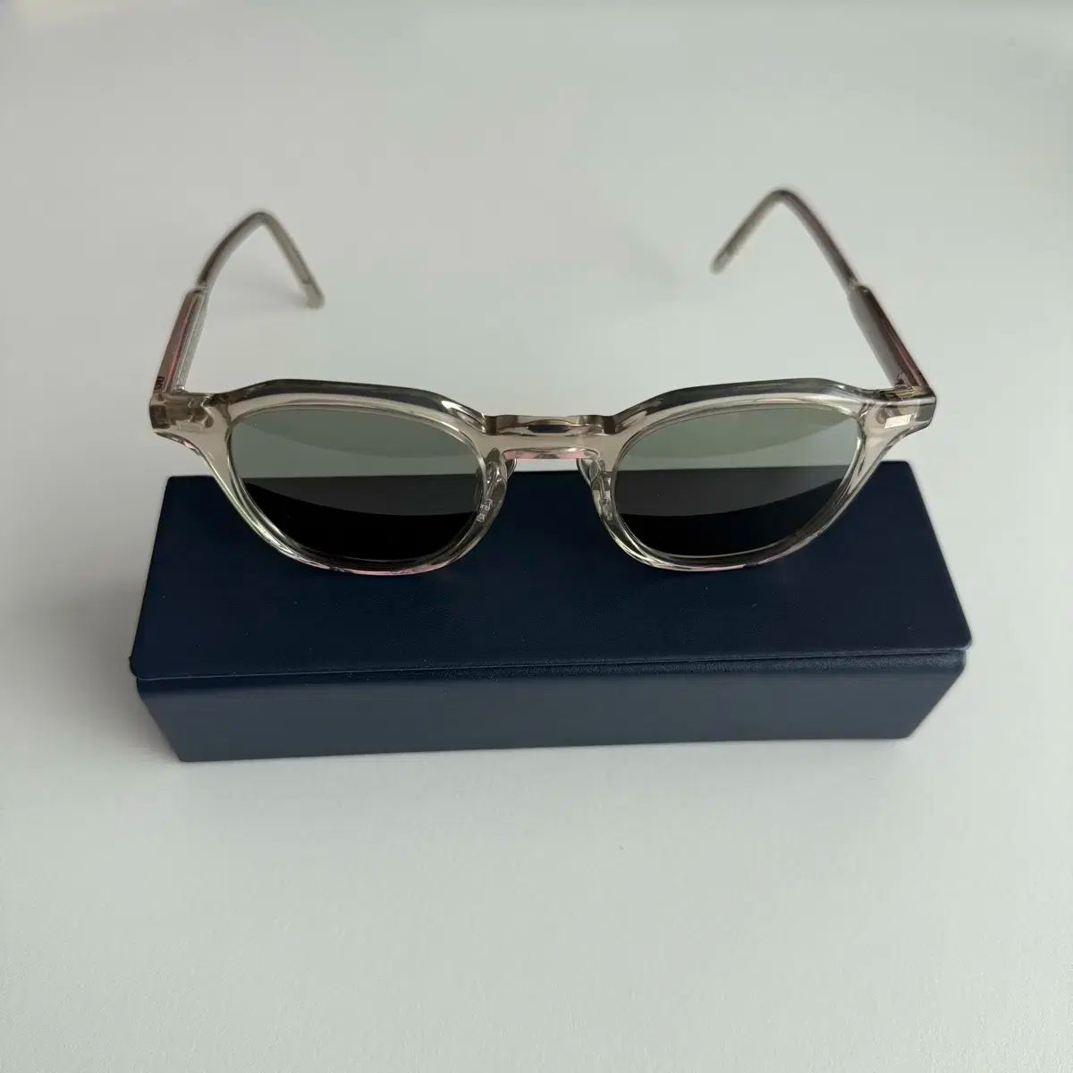 YUN ユン アンギョン Fern Smoke Green