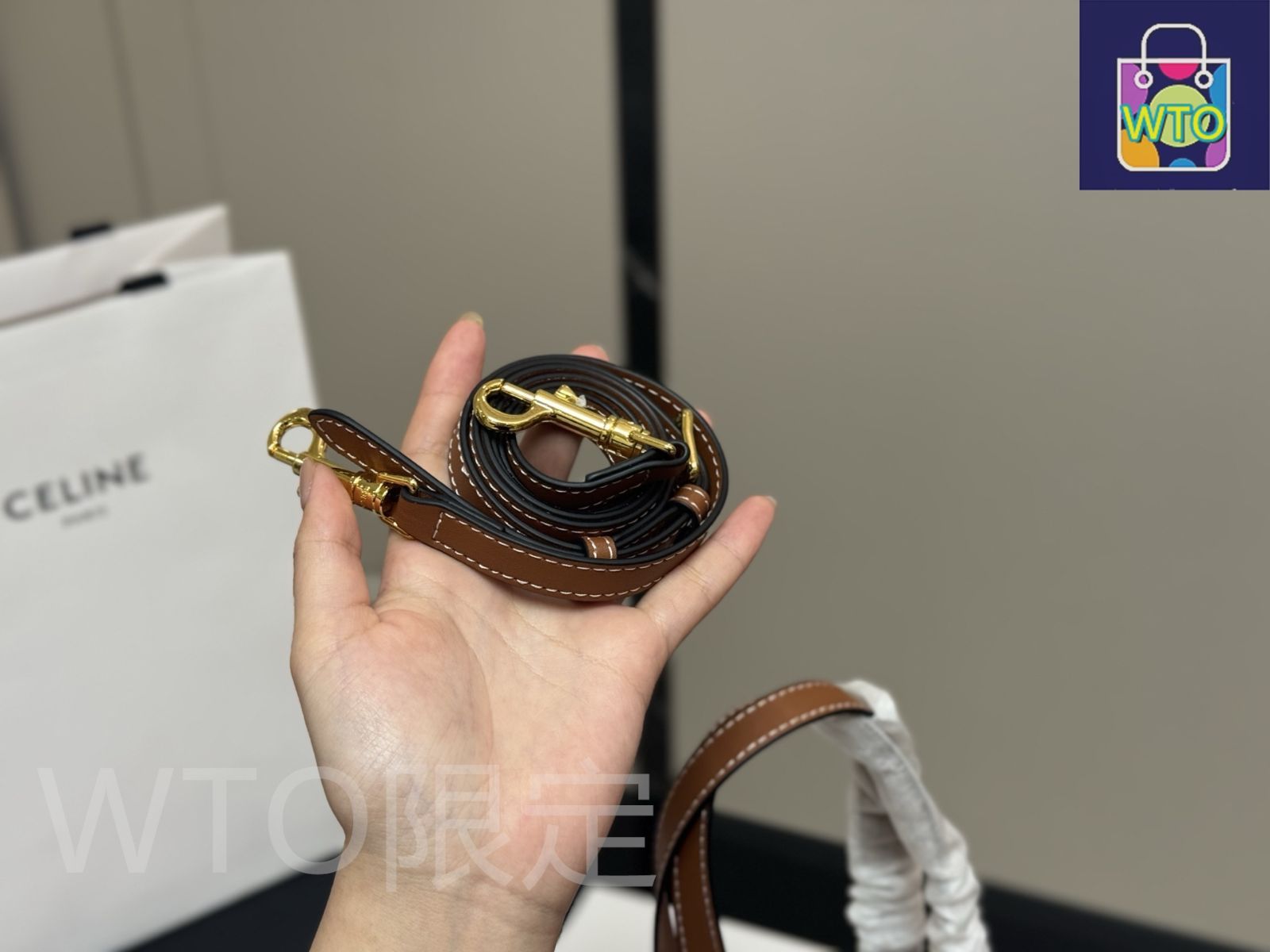 CELINE 2AD150K3401OW 関税送料込 関税・送料込】CELINE ワックスドラムスキン カーコート (CELINE