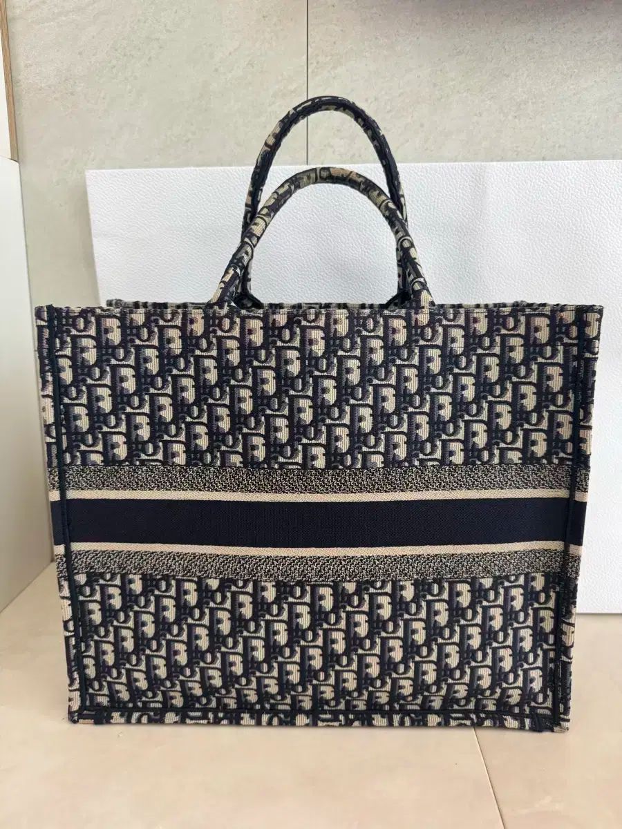 Dior(ディオール) ブックスドット ラージ （ 8 ／ 1 のみ (この