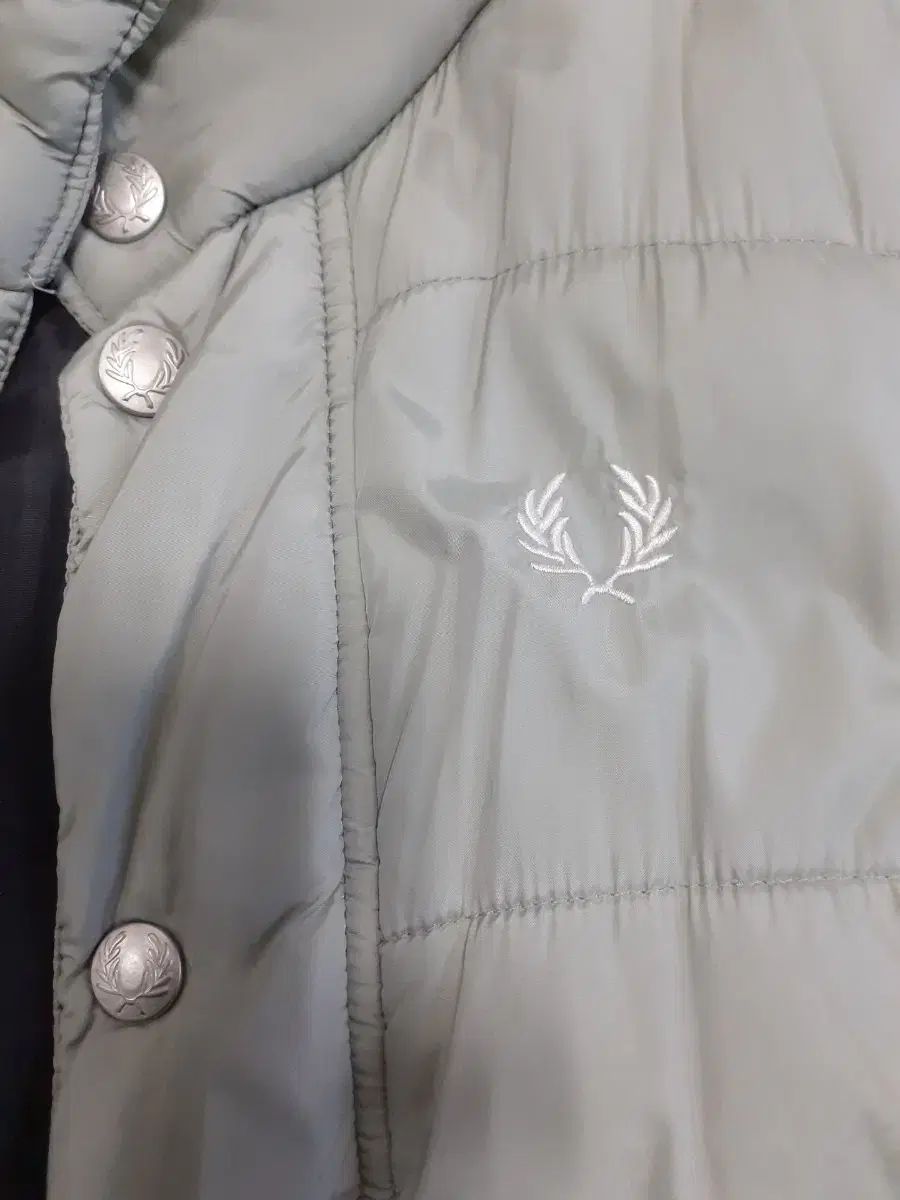 フレッド ペリー ライトウェイト ベストジャケット