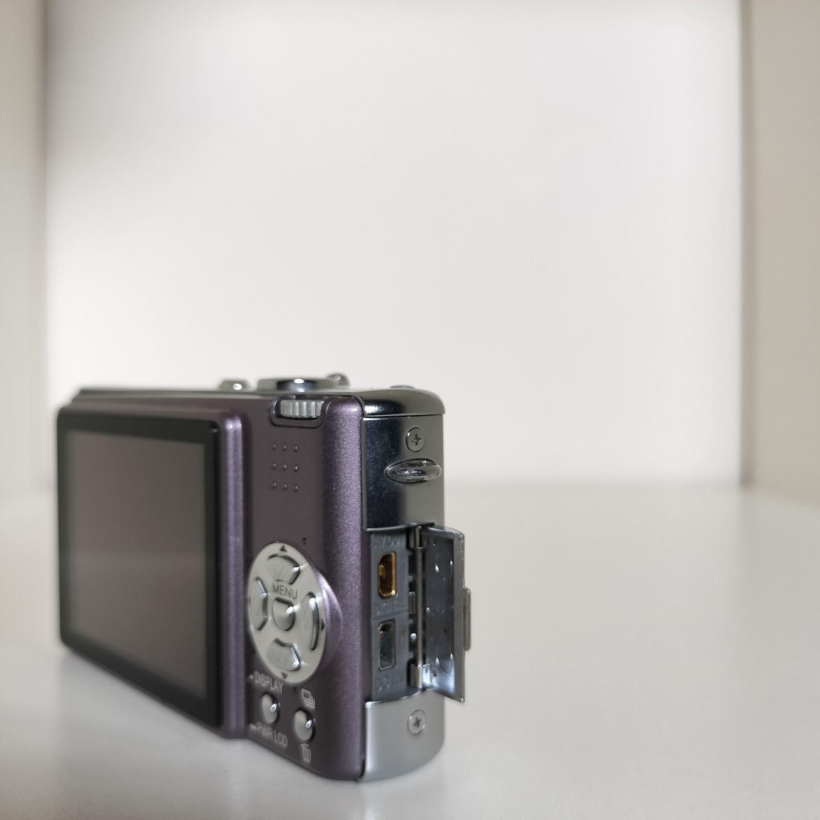 【美品】Panasonic LUMIX DMC-FX9 モーブグレー オールド Panasonic Lumix DMC-FX9 Digital Camera (Silver) DMCFX9S B&H