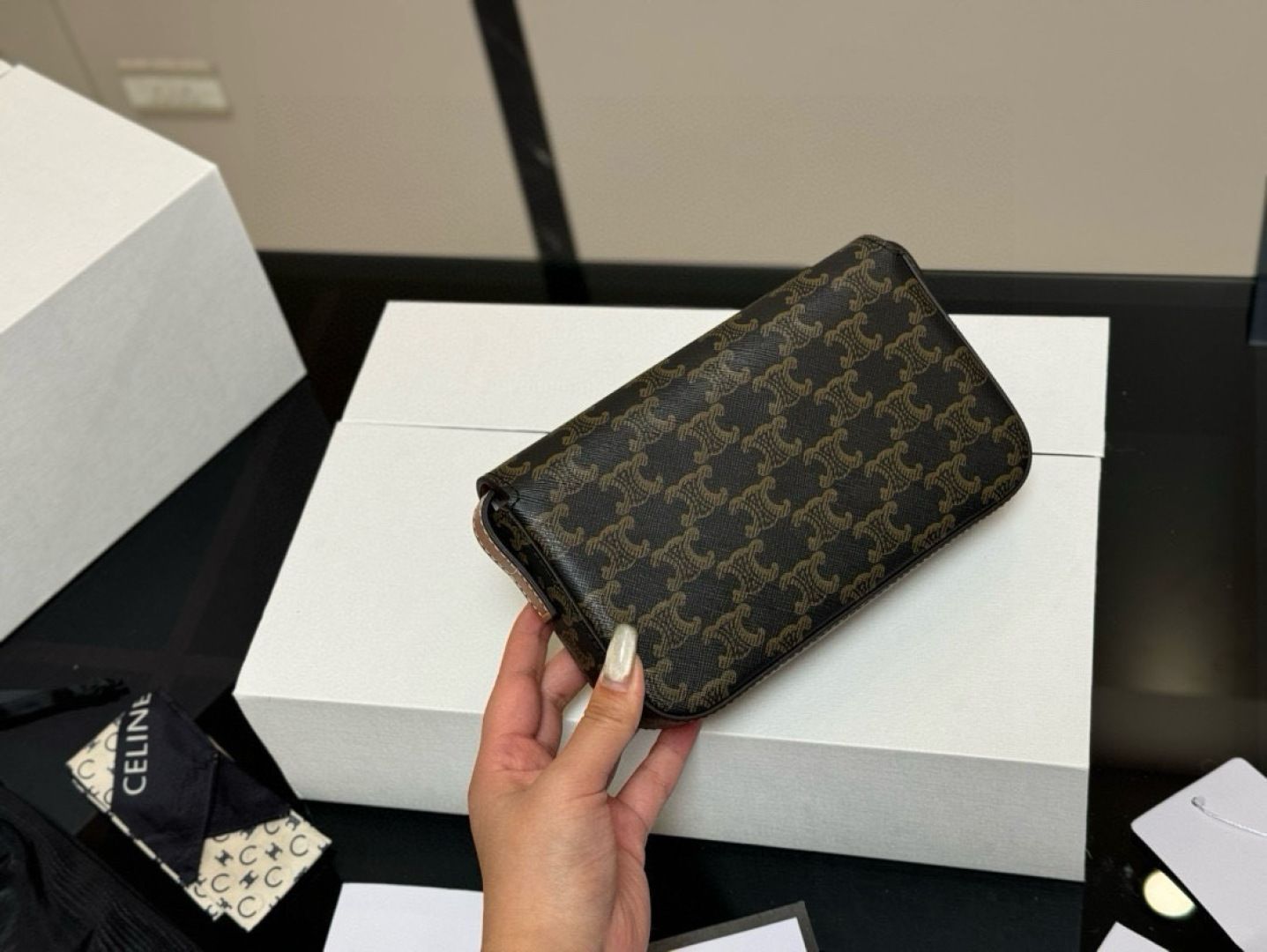 VINTAGE●CELINE●セリーヌ キャラメル アンダーアームバッグ Celine] アンダーアームバッグ トリオンフデザイン - 専用