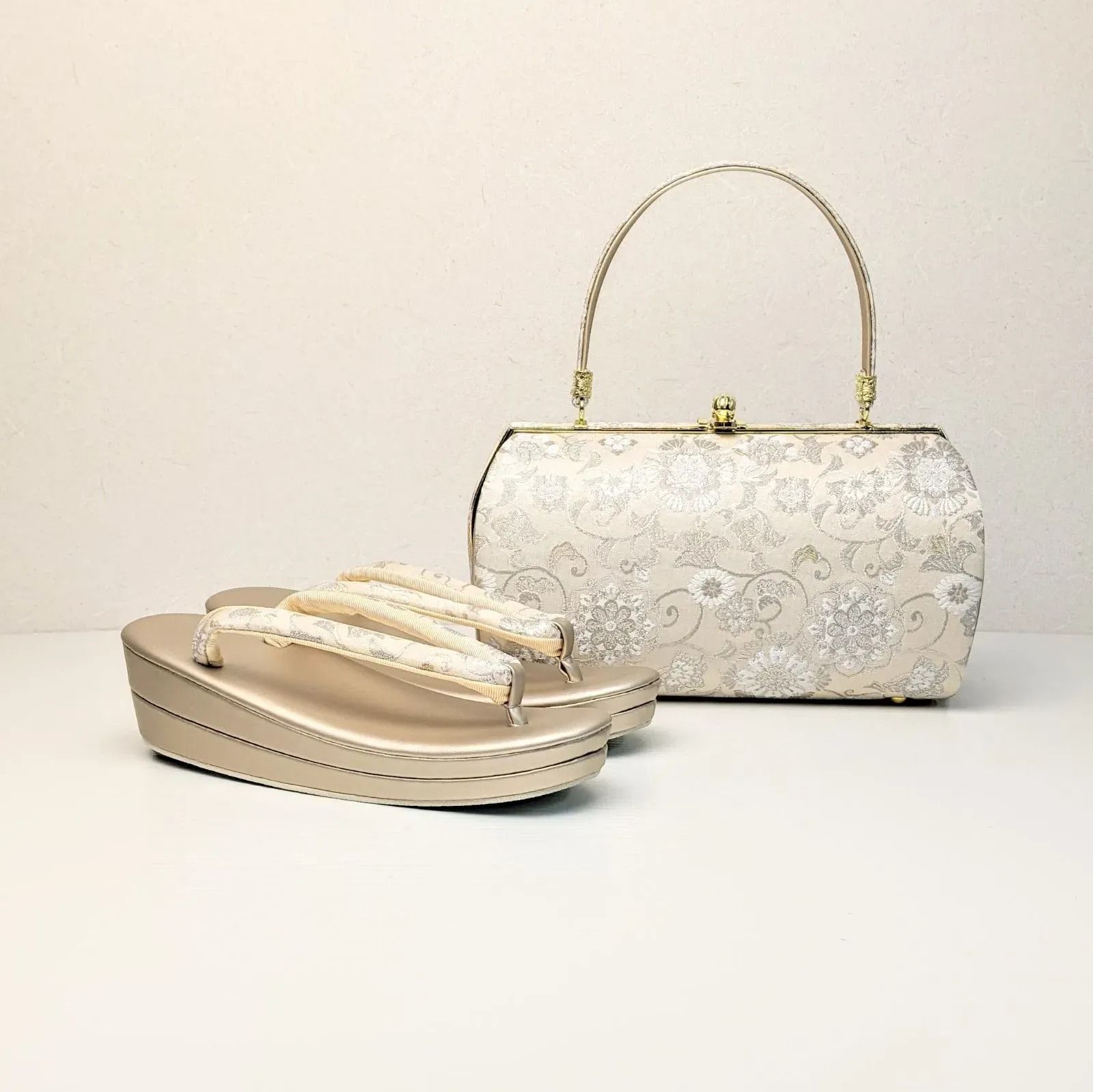 x和装 草履バッグセット フォーマル 帯地 唐草 ゴールド S LLサイズ wks3