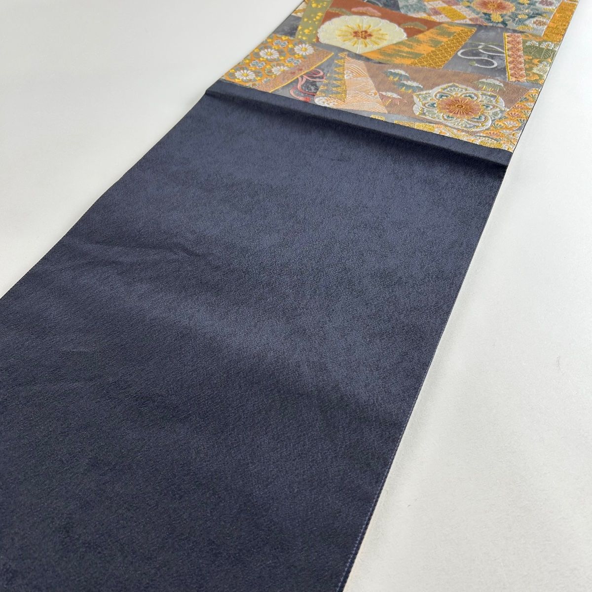 袋帯　金糸／銀糸 菊花刺繍 袋帯 美品 秀品 巻物 草花 刺繍 金糸 銀色 六通 正絹 【中古