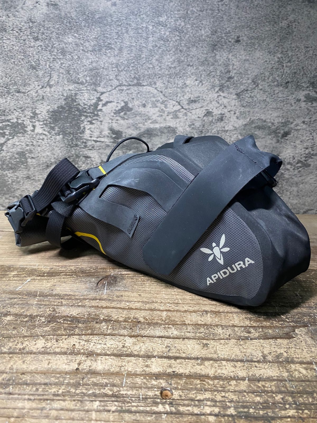 IS922 アピデュラ APIDURA EXPEDITION サドルバッグ グレー 黒 9L 汚れ