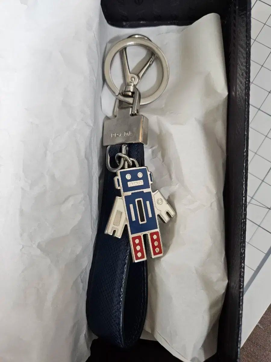 正規品 PRADA プラダ ロボット キーホルダー ネイビー