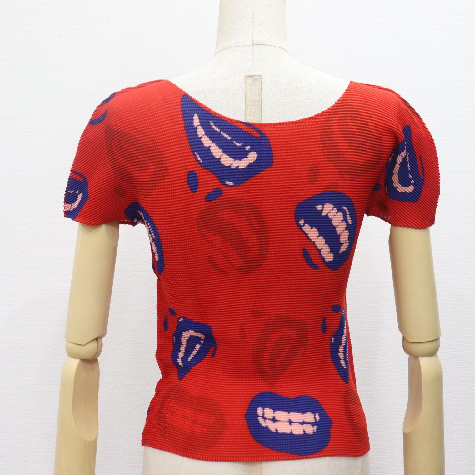 ISSEY MIYAKE イッセイミヤケ ME ミー 半袖 トップス レッド 赤 レディース ポリエステル