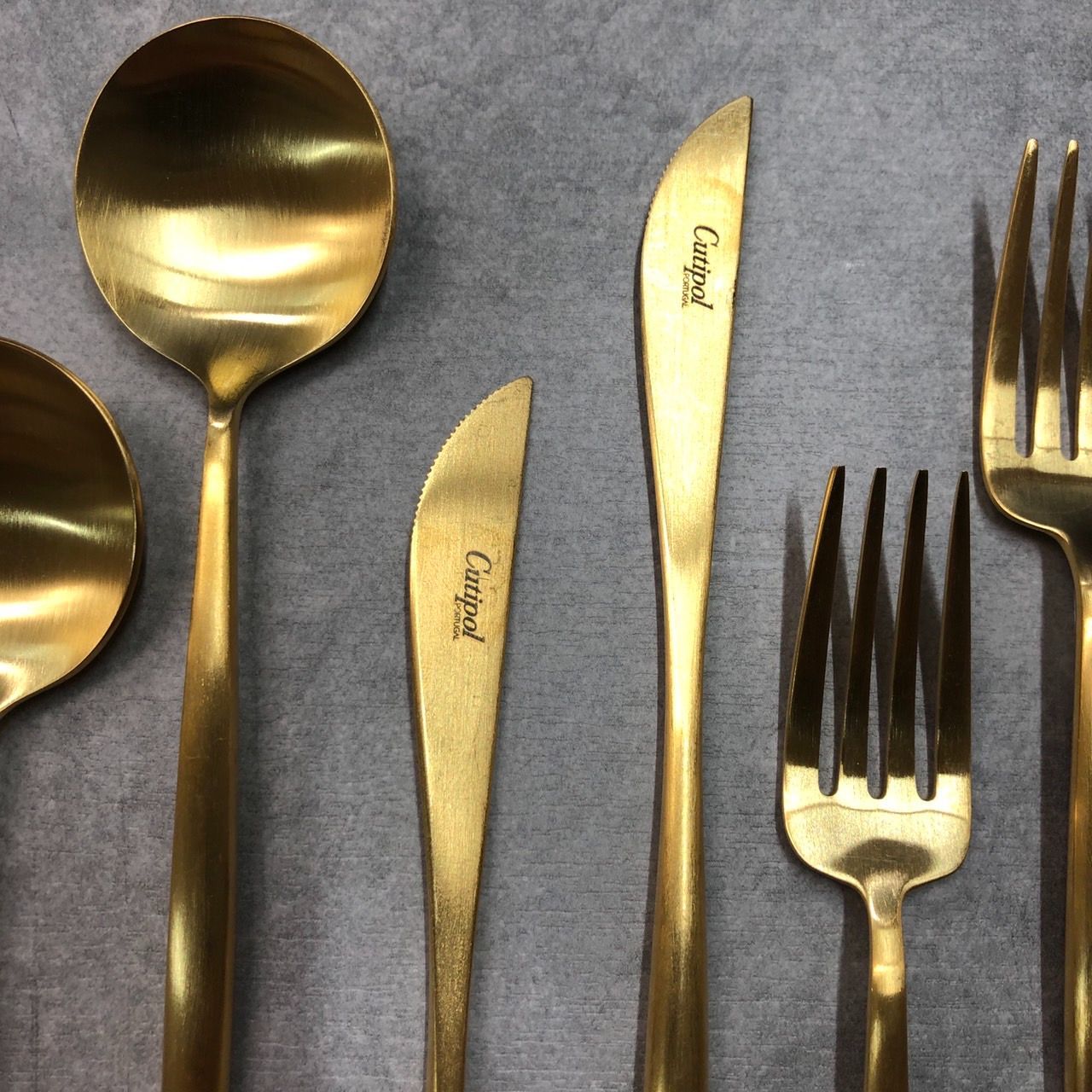 アウトレット品 Cutipol クチポール MOON マットゴールド デザート スプーンフォークナイフ 6点セット