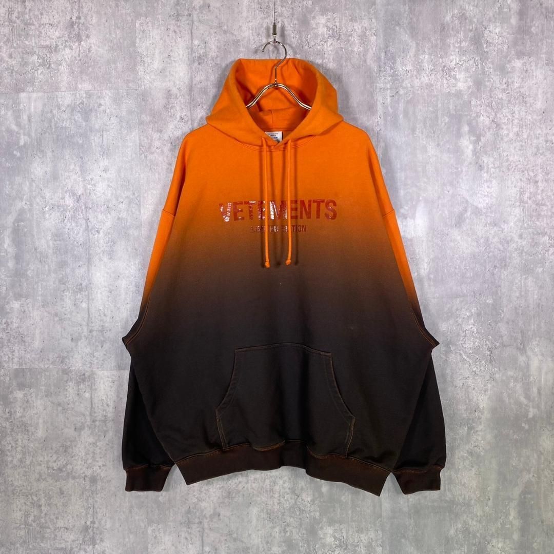 VETEMENTS』ヴェトモン (S) グラディエントロゴ パーカー - メルカリ