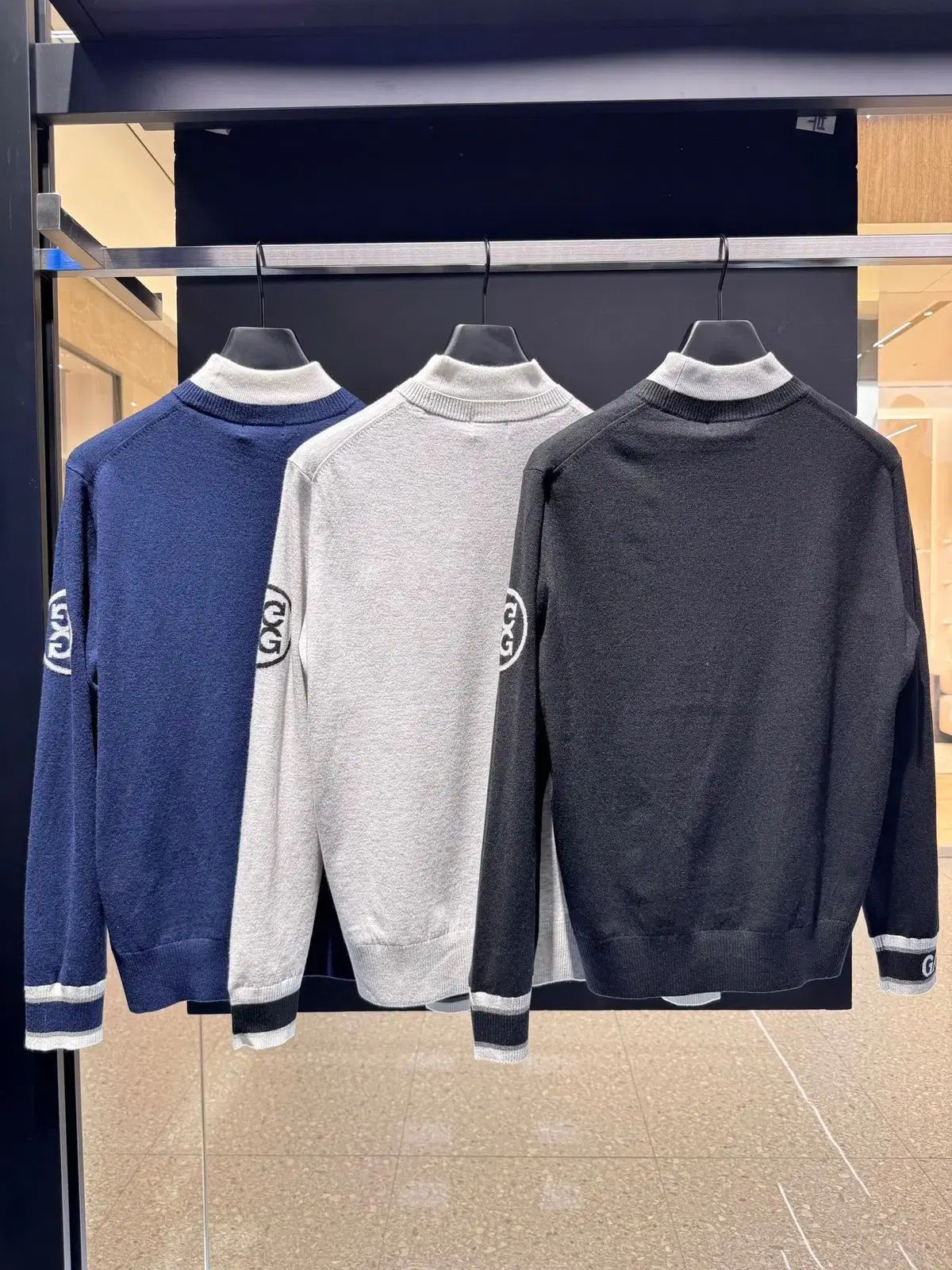 長袖ラウンドニット 2