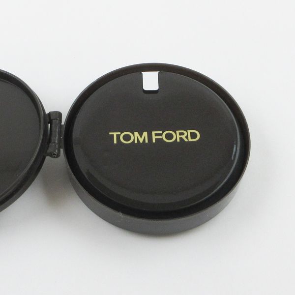 トレースレス タッチ ファンデーション サテンマット クッション ポーセリン トレースレス タッチ ファンデーション SPF 45 サテンマット