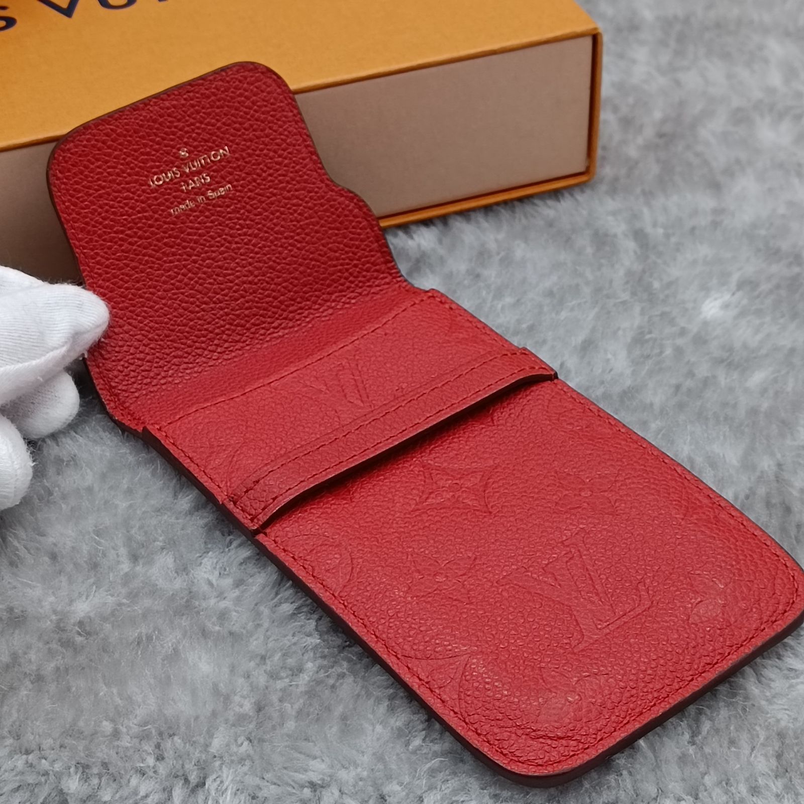 LOUISVUITTON 》 ルイヴィトン モノグラム アンプラント ソフトスマートフォンケース M60376 オリアン スマホケース 小物入れ  廃番商品 レア商品 レッド系 送料無料・匿名配送・最短即日発送いたします！ 1269 - メルカリ