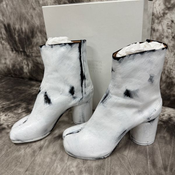 【Maison Margiela】オフホワイト Tabi 足袋 アンクルブーツ Maison Margiela】オフホワイト Tabi 足袋 アンクルブーツ