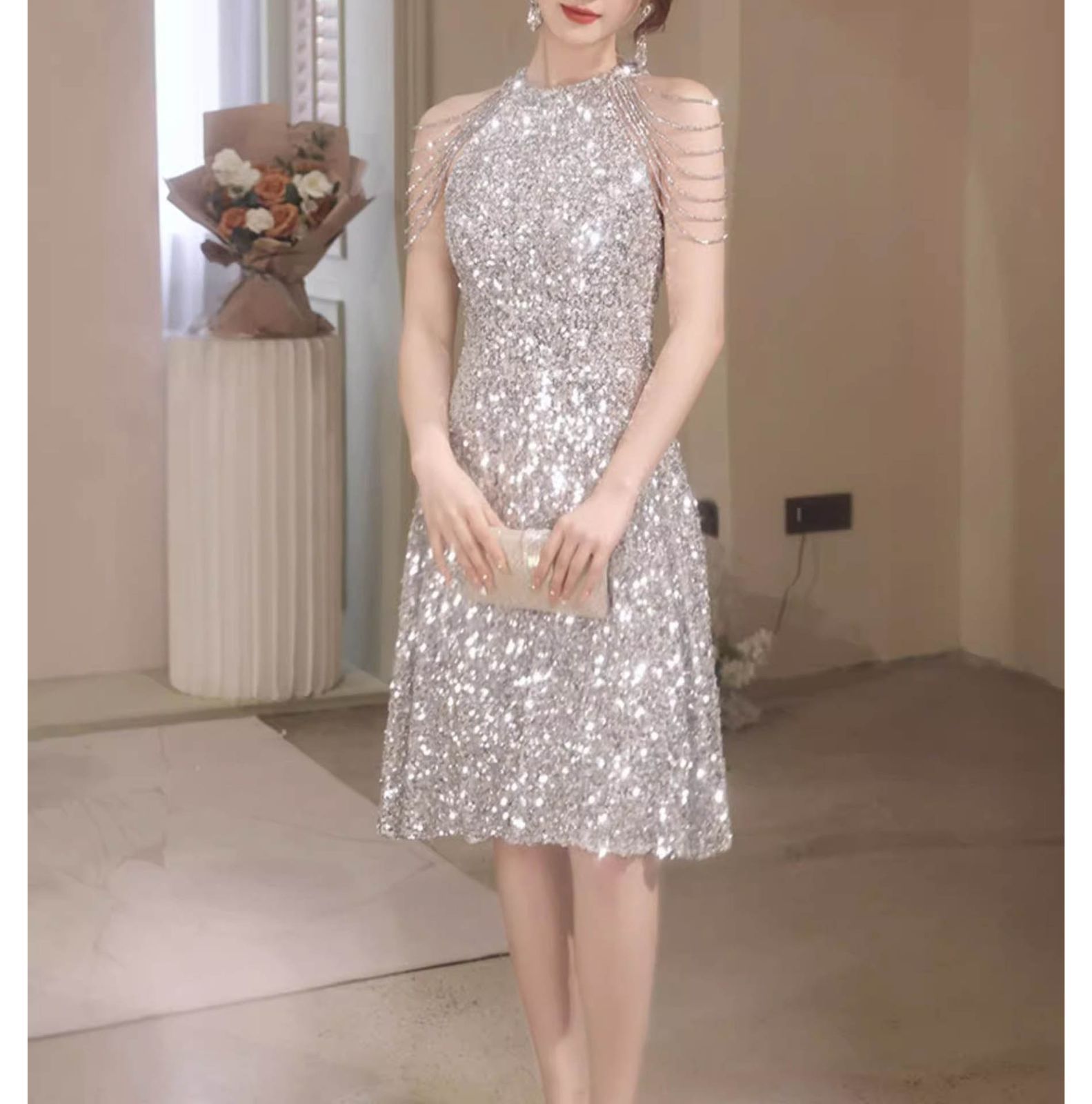 カラードレス カクテルドレス シルバー スパンコール 膝丈 ノースリーブ フレアスカート 肩ビーズ ゴージャス イブニングドレス 二次会 フォーマル 発表会 パーティードレス 1051