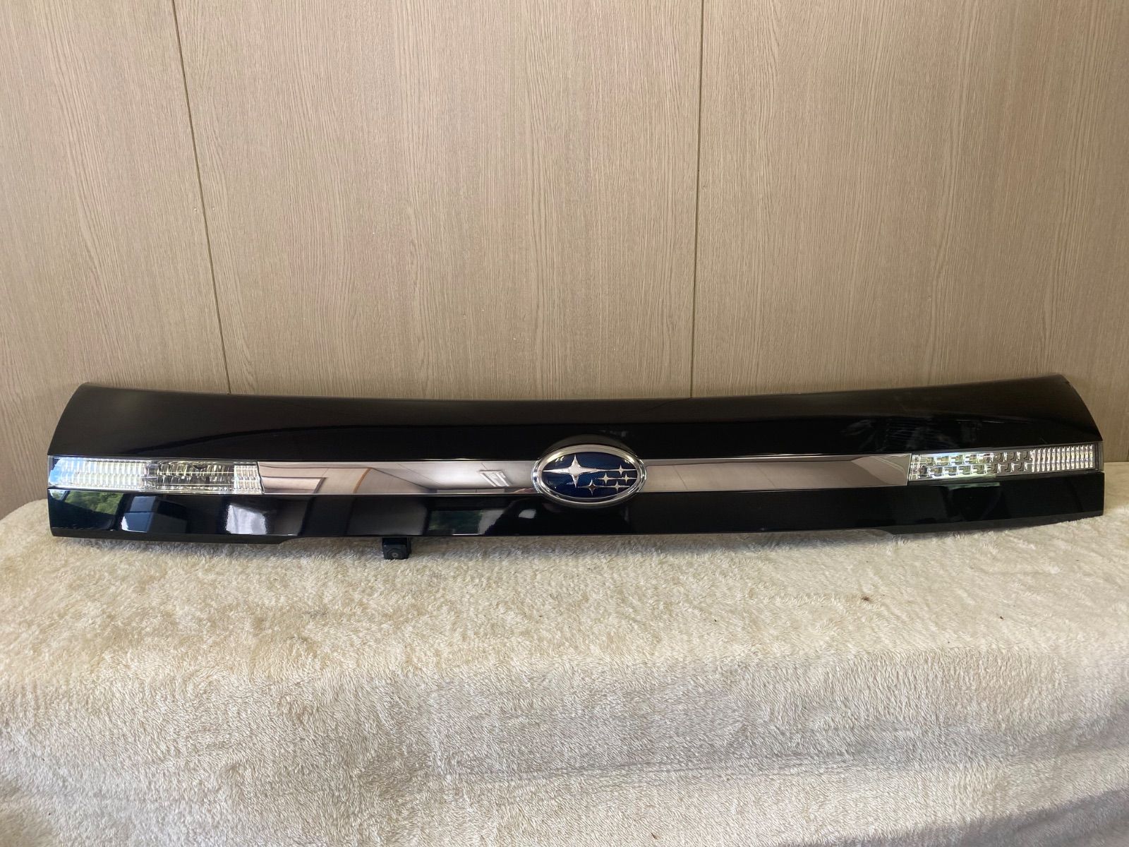 スバル レガシィ リアガーニッシュ