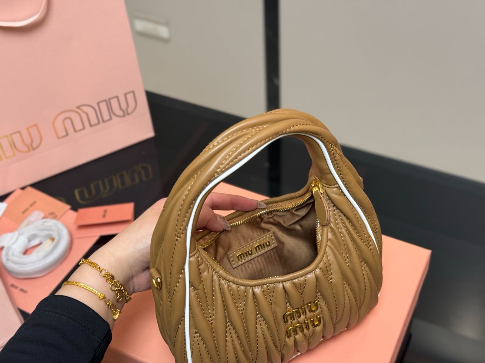 MiuMiu ワンダーウィッカーハンドバッグ 楽天市場】MIUMIU ミュウミュウ かごバッグ 5BC125 2BVU
