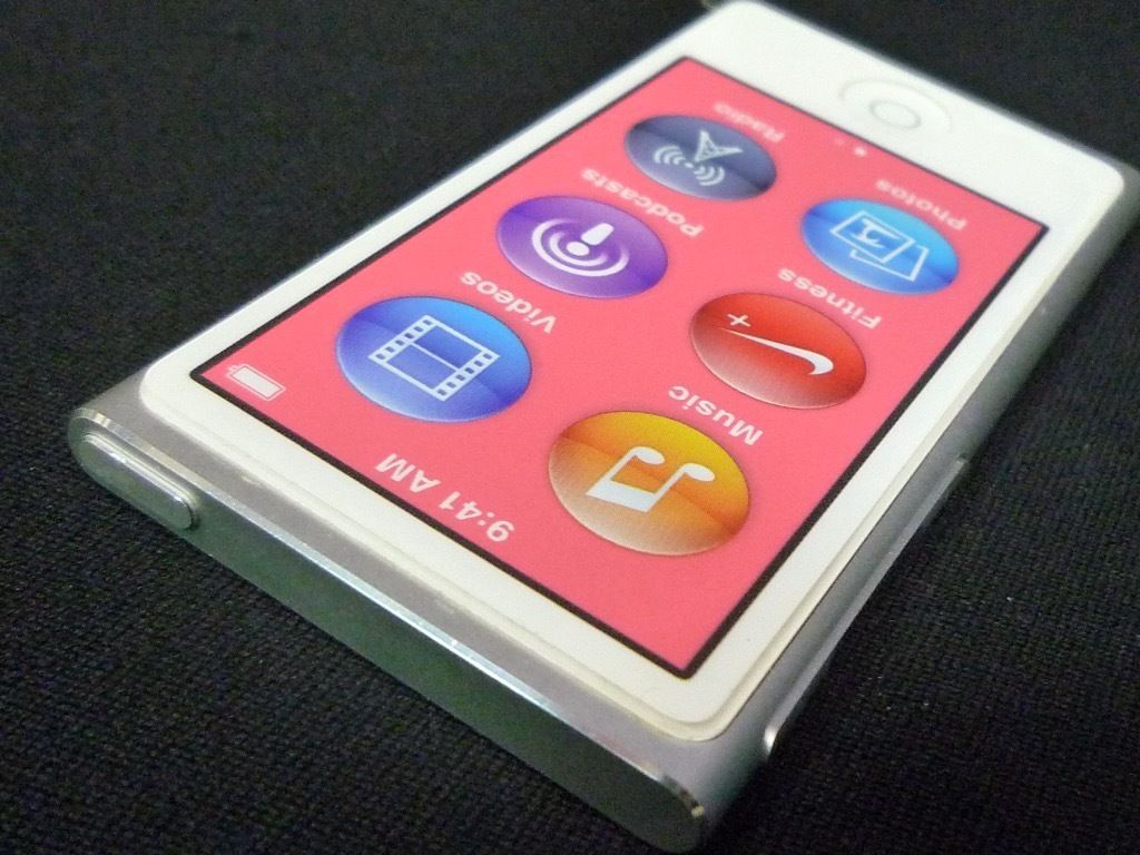 新品未使用 Apple iPod nano 第7世代 シルバー A1446 充電ケーブル付