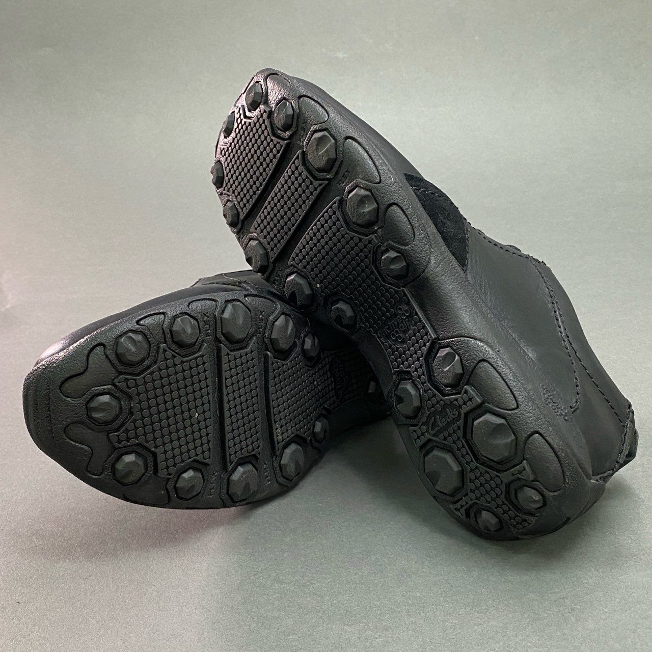3f8 《美品》 Clarks クラークス レザースニーカー UK7 1/2 ブラック 
