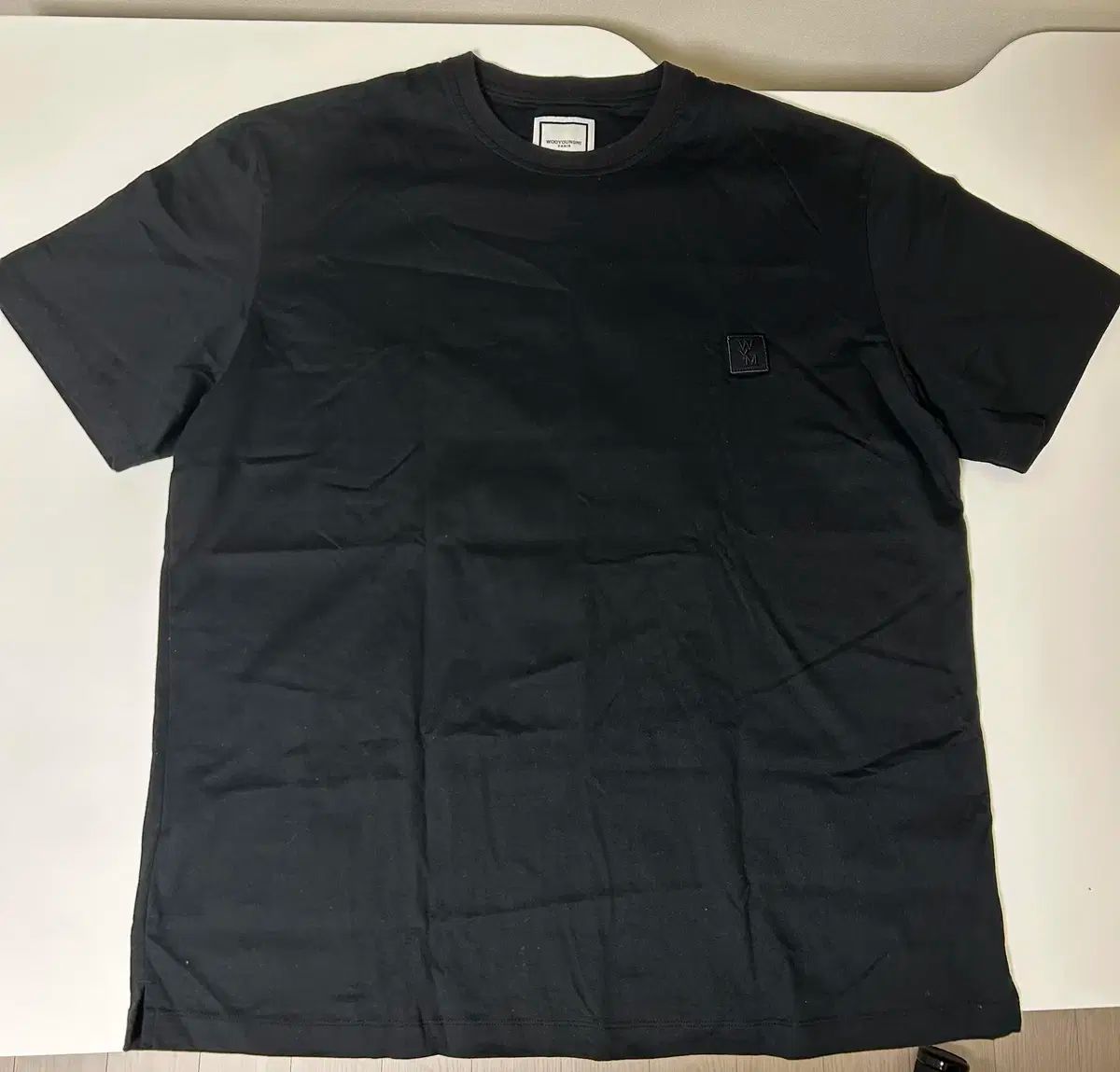 24SS WOOYOUNGMI(ウーヨンミ) フラワー バックロゴ 黒 Tシャツ