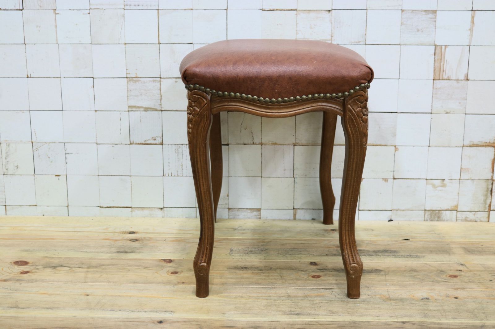 猫脚スツール ◇ 彫刻 鋲打 オットマン 腰掛け 椅子 チェア