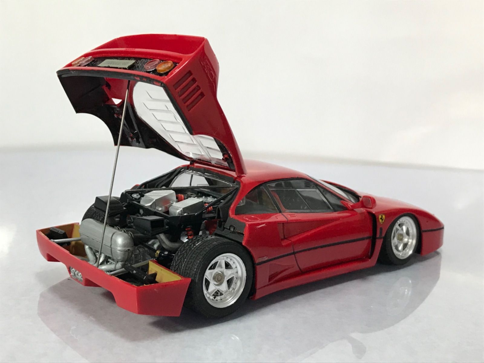 フェラーリF40 タミヤ1/24フルディスプレイキットの完成品 - メルカリ