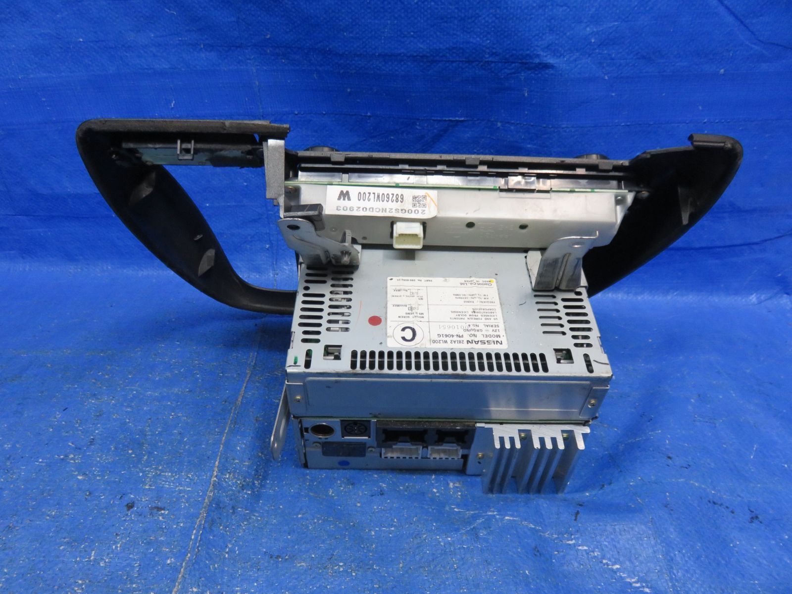 LA6367* 現状渡し 日産 エルグランド E51前期 センターパネル CD
