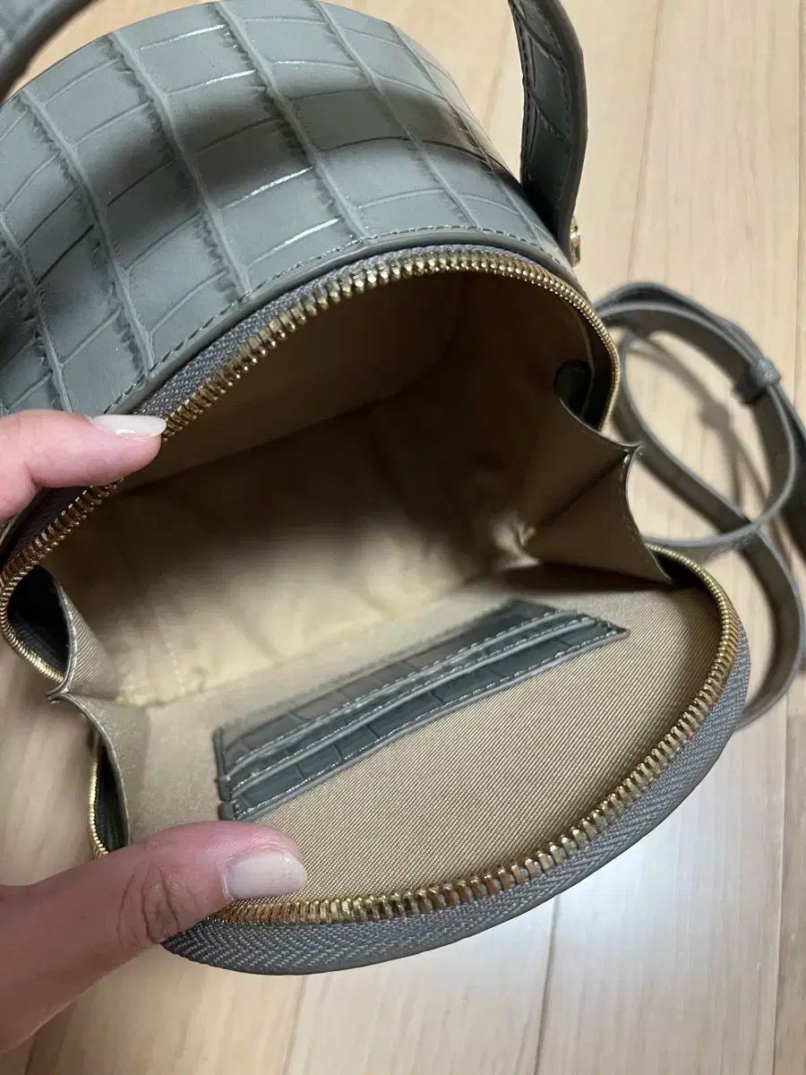 グレー どんぐり