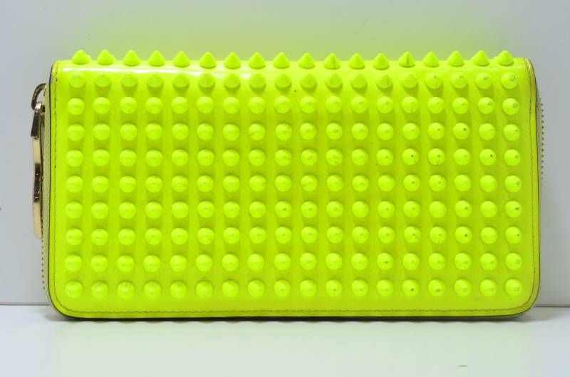 ⭐️ 美品 ルブタン パネトーネ ラウンドファスナー 長財布 ゴールド