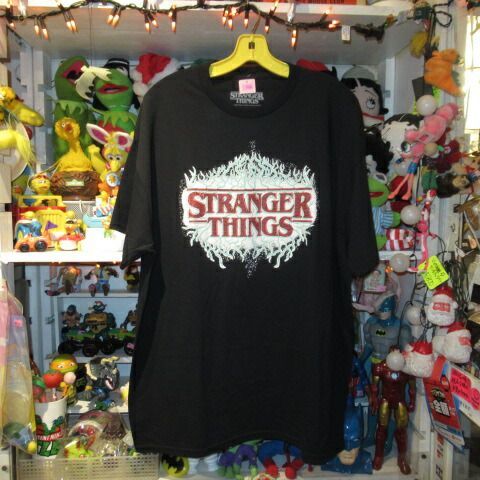 レア！STRANGER THINGS☆ストレンジャーシングス☆Tシャツ☆フィギュア 