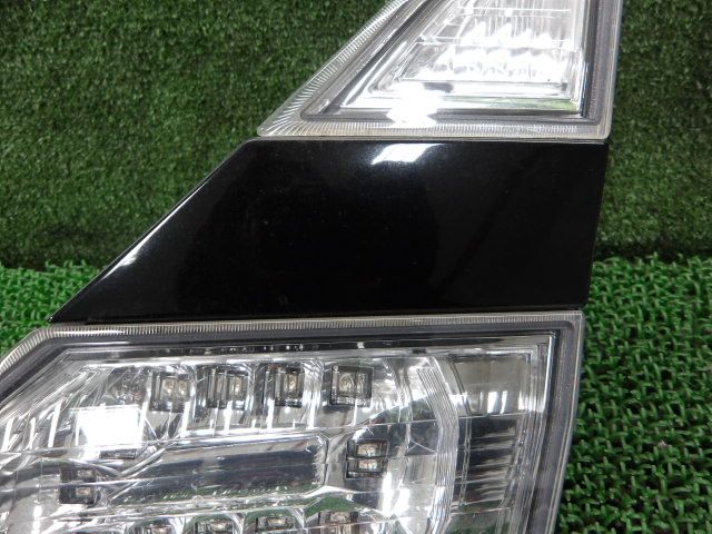 3FP5581 KFL2 トヨタ ヴェルファイア ANH20W 前期型 2.4V 7人 フィニッシャーランプ右 コイト 58-32