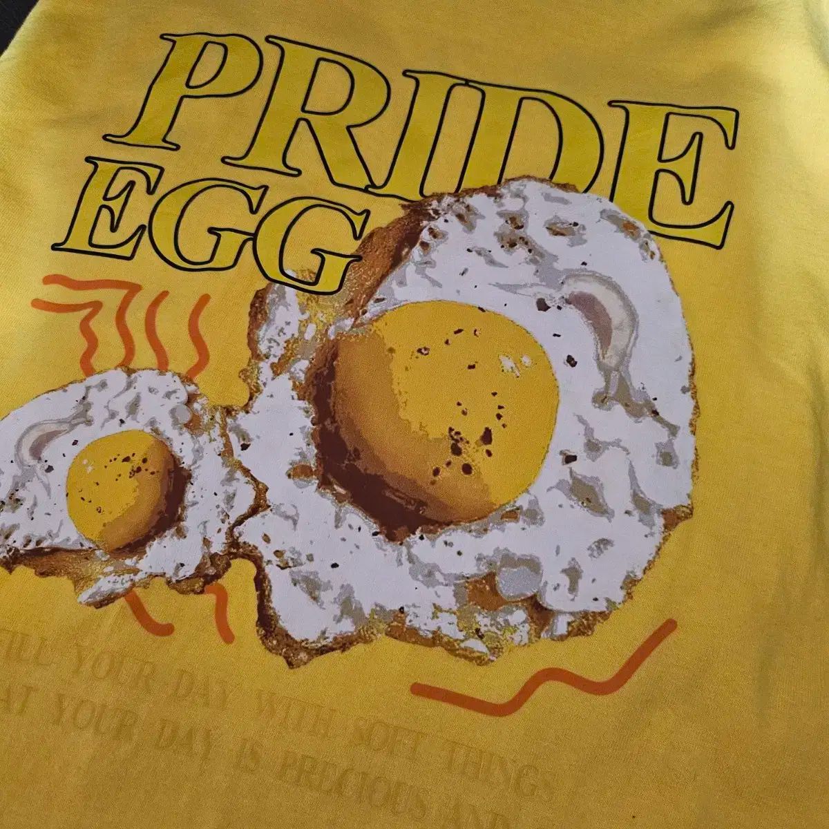 TRIPSHION Pride Egg グラフィック Tシャツ 8colors TRIPSHION Pride Egg グラフィック Tシャツ 黄色 - メルカリ