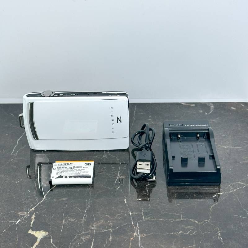 FUJIFILM FINEPIX Z1000EXR ホワイト - メルカリ